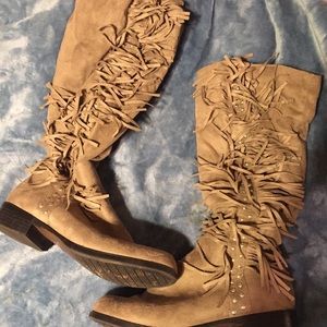 Suede boutique boots